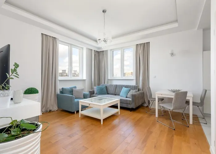 Panoramic City View Apartment Near Old Town